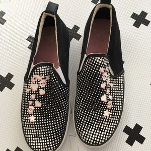 Rare Women’s Girls Adia Skate Slip On Shoes size 7